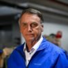 Bolsonaro recebe alta hospitalar e retorna à custódia da Polícia Federal