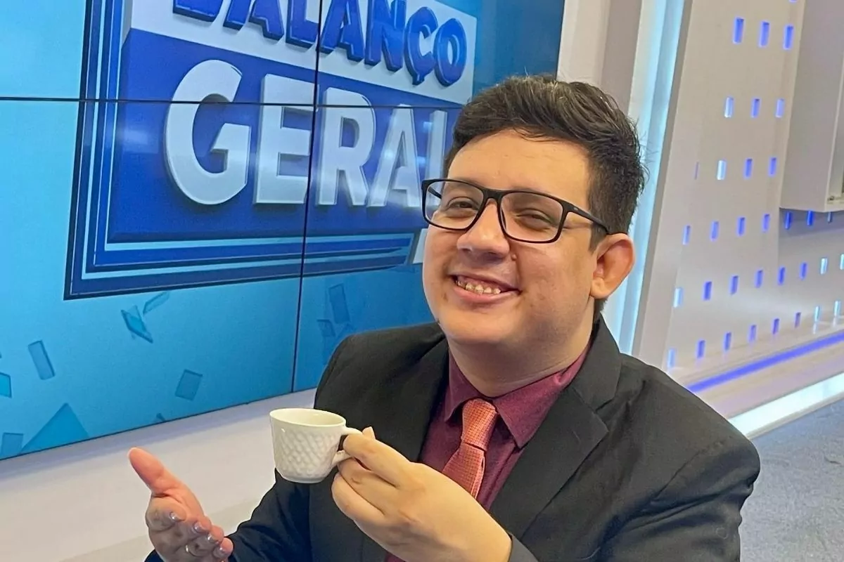 Apresentador que morreu aos 32 anos relatou sintomas iniciais de doença rara ao vivo na TV; assista