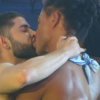 Breno e Marcelo dão o primeiro beijo do BBB 26 - Foto: Reprodução/ Gshow