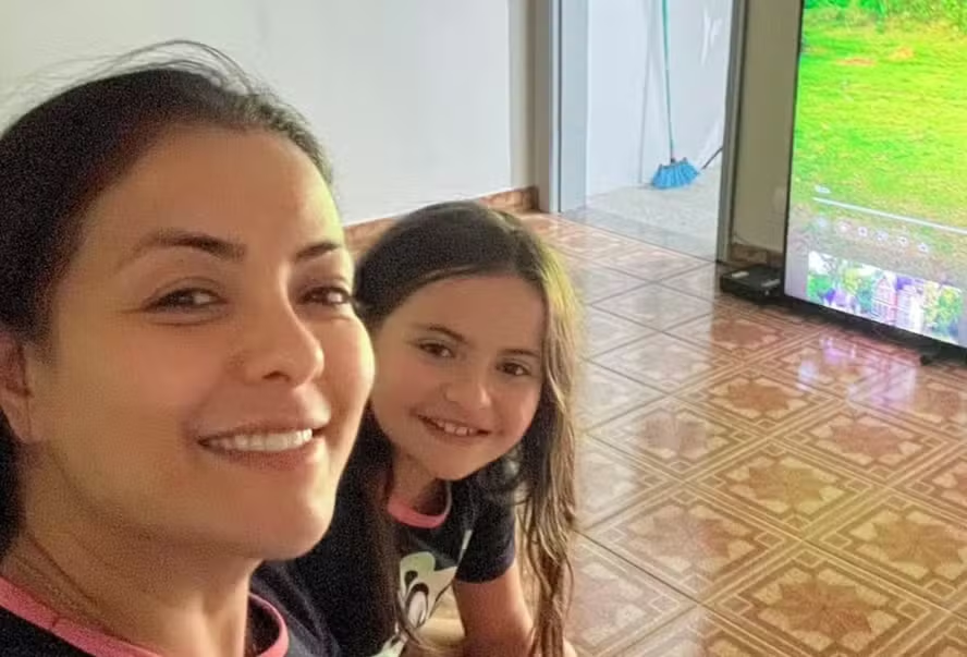 Li Martins celebra primeira noite na casa nova ao lado da filha — Foto: Reprodução/Instagram