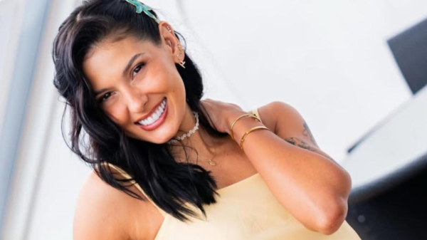 Ana Castela leva tombo feio durante show e assusta equipe; veja vídeo