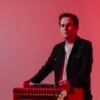 Lucas Way lança “Desejos Fugazes” e reforça fase vibrante com sonoridade dance rock