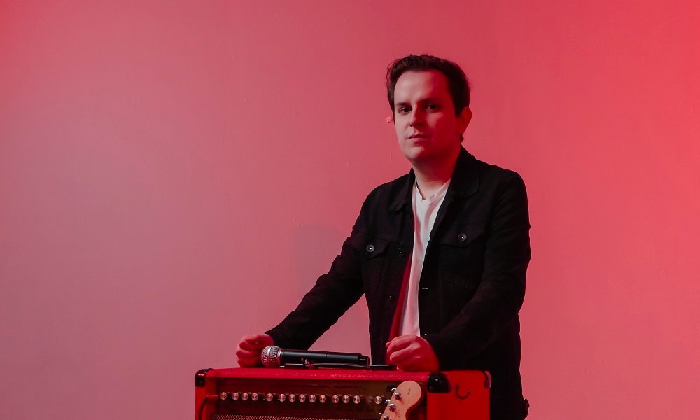 Lucas Way lança “Desejos Fugazes” e reforça fase vibrante com sonoridade dance rock