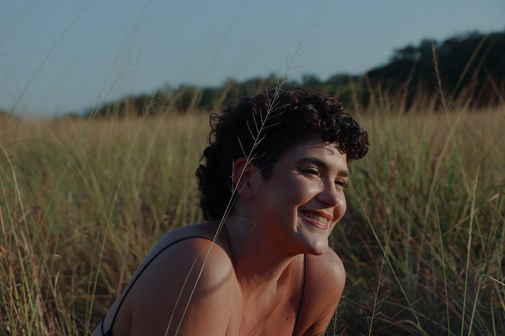 Tati Maia lança single punk rock “Tudo Que Não Gosto em Mim” e inaugura nova fase na carreira