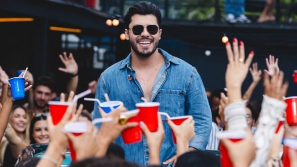 Murilo Huff lança "Saudade Estranha"; veja letra