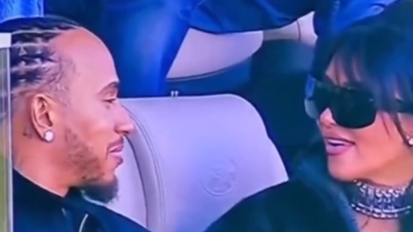 Leitura labial revela o que Lewis Hamilton teria dito a Kim Kardashian no Super Bowl