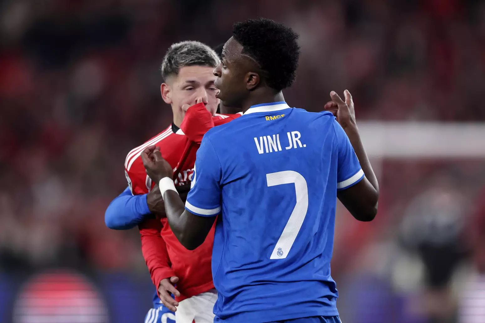Quem é Gianluca Prestianni, jogador do Benfica acusado de racismo por Vini Jr. na Champions League