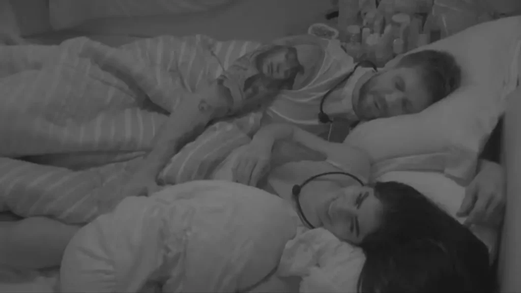 Rolou edredom? Marciele e Jonas Sulzbach dormem de conchinha após beijo no BBB 26