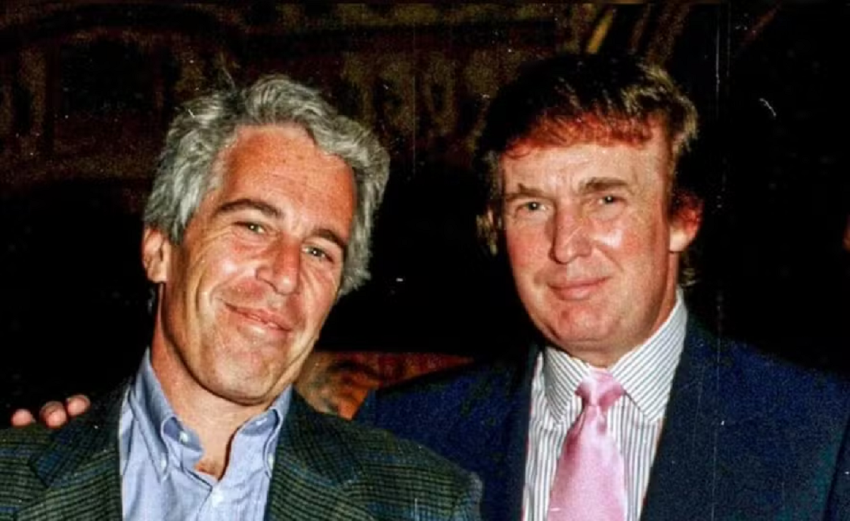 Jeffrey Epstein e Donald Trump em foto juntos. — Foto: Reprodução