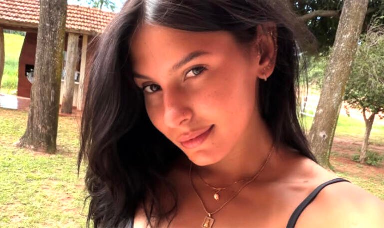 Ana Castela passa perrengue com fechadura eletrônica: "A maquiagem foi tanta que nem a porta soube quem eu era" 48 ana castela