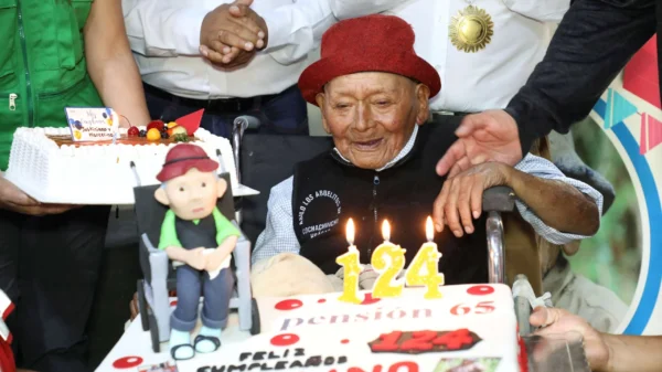 o peruano marcelino mashico abad sorri ao comemorar seu 124o aniversario enquanto autoridades locais afirmam que ele pode ser a pessoa mais velha do mundo scaled