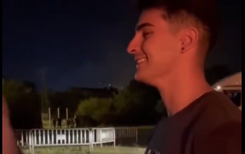JOVEM BEIJOS