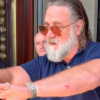 Russell Crowe se revolta com vídeo viral