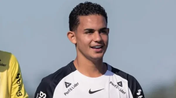 jogador agride arbitro