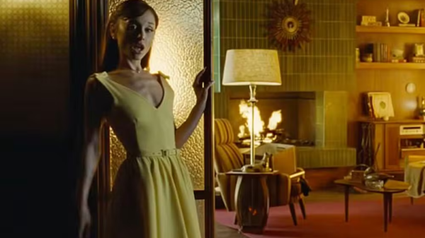 Magreza extrema de Ariana Grande em novo clipe repercute entre fãs: "Preocupante" 2 ariana grande novo clipe