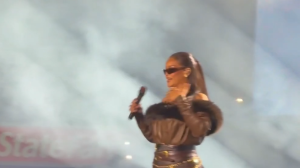 Rihanna canta de surpresa em show de Jay-Z em Nova York: "Estou enferrujada" 17 Screenshot 20260713 093358