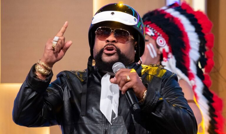 Cantor Victor Willis, o policial do grupo Village People, morre aos 74 anos 49 Victor Willis morre 74 anos