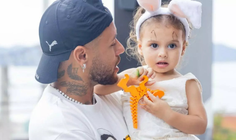 Em meio à Copa, Neymar comemora aniversário de 2 anos da filha Helena 50 image