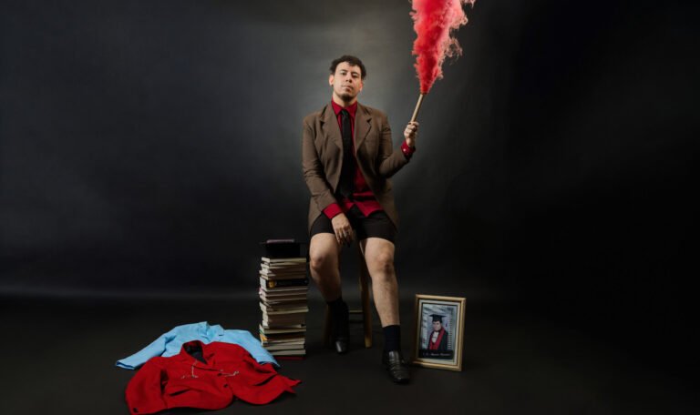 Marc Yann aposta em nostalgia pop e lança “MEUS 16”, single synthpop que revive o primeiro amor colegial 50 marcyann 02