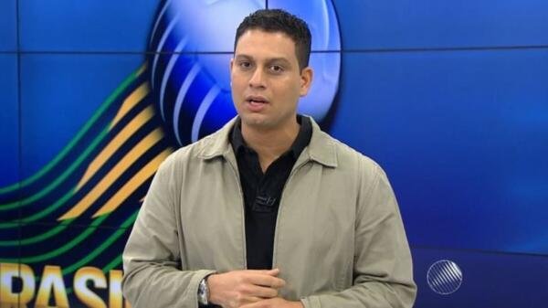 Jornalista Darino Sena é socorrido após aparente surto psicológico em Salvador 21 IMAGEM NOTICIA 9