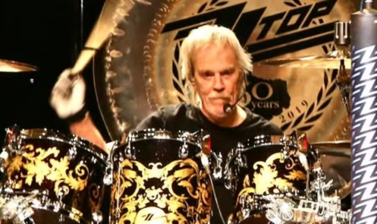Morre Frank Beard, baterista do ZZ Top, aos 77 anos; banda mantém shows no Brasil 46 image