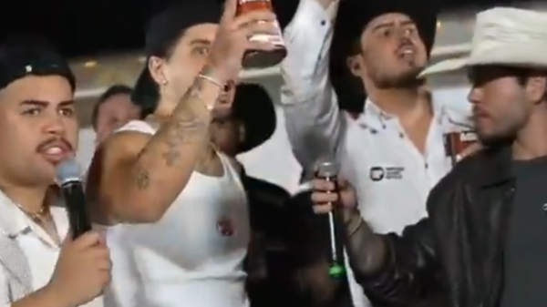 Zé Felipe é flagrado tocando região íntima Jon Vlogs e vídeo viraliza 1 zé felipe toca parte intima jon vlogs