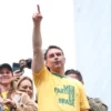 Sexo, luxo e poder: Flávio Bolsonaro é citado em festas com garotas de programa