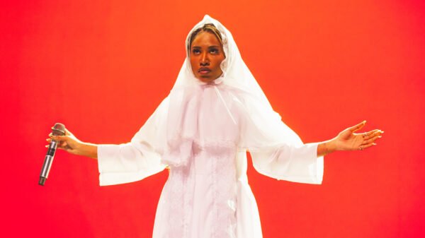 Ebony se despede de ‘KM2’ com show lotado no Rio e dá pistas sobre nova era