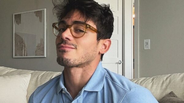 Quem é Ashton Summers