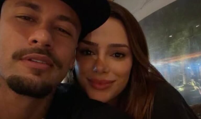Neymar compartilha clique romântico com Bruna Biancardi e se declara nas redes sociais