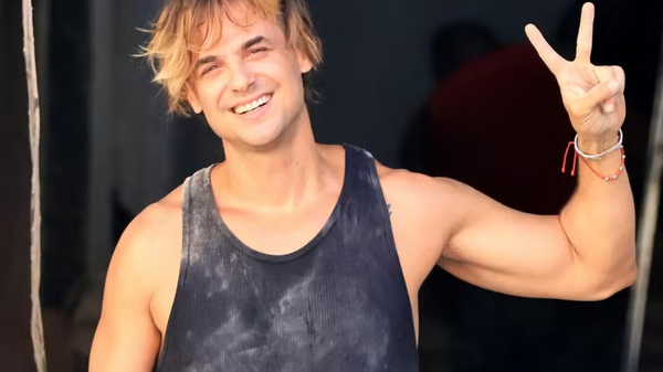 A Fazenda 18: Daniel Erthal se descuida, mostra demais e web reage; veja vídeo 30 A Fazenda 18: Daniel Erthal se descuida, mostra demais e web reage; veja vídeo