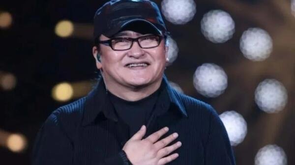 Cantor chinês Liu Huan, conhecido por tema das Olimpíadas de 2008, morre aos 63 anos
