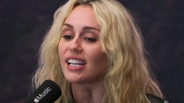 Miley Cyrus desiste de fazer shows fora dos EUA e revolta fãs 5 Miley Cyrus desiste de fazer shows fora dos EUA e revolta fãs - Foto: Reprodução