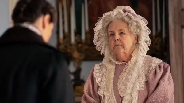 Atriz Stephanie Cole, conhecida como “A Viúva Negra”, morre aos 84 anos 4 Stephanie Cole, com Tia Ann, em 'Gentleman Jack' — Foto: Divulgação