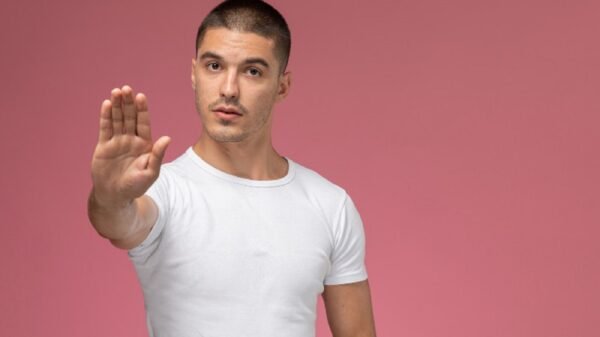 sauna gay polemica homens 55 anos