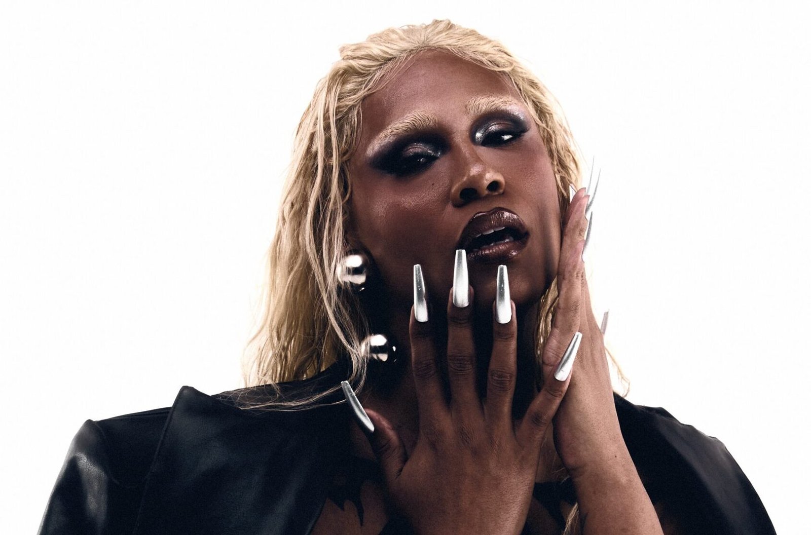 Siamese apresenta “ME SIA”, álbum que revela seu alter ego mais provocador