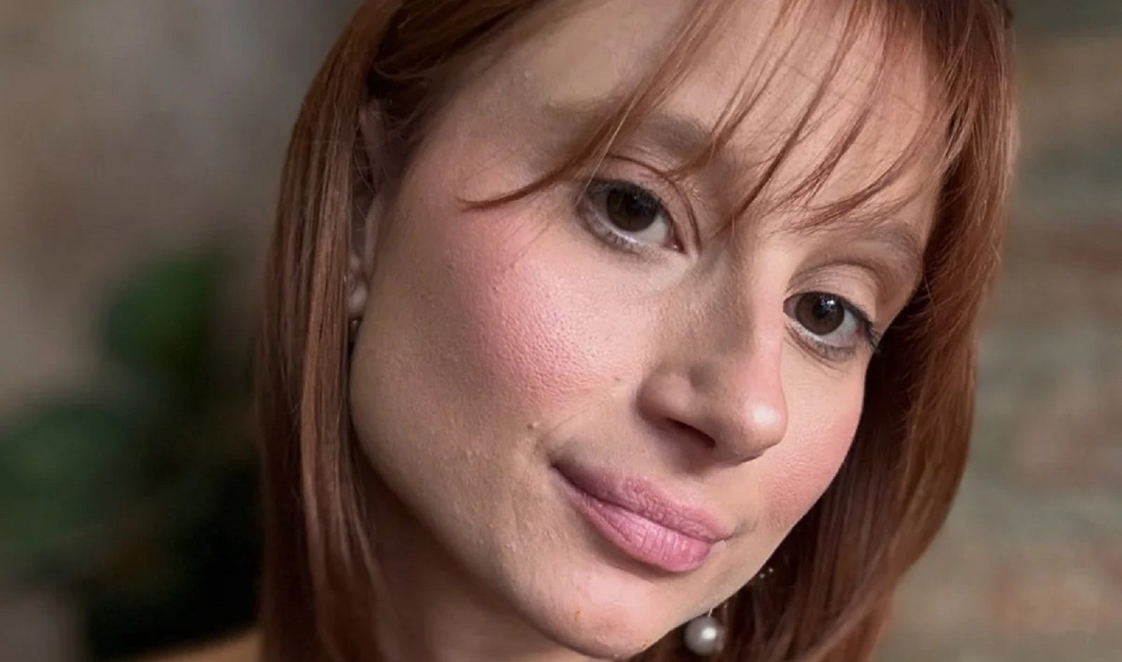 Atriz Gabi Dallacostah é internada na UTI durante tratamento contra câncer de mama