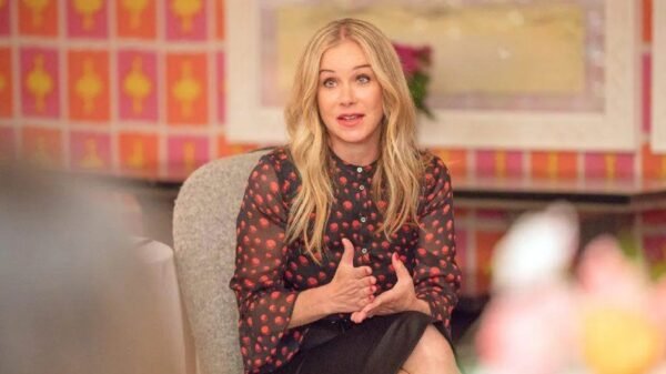 Christina Applegate chora ao revelar diagnóstico errado de esclerose múltipla: “Estou de volta à estaca zero” 3 Christina Applegate descobre diagnóstico errado de esclerose múltipla - Foto: Reprodução