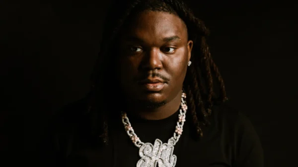 Briga em festival deixa quatro feridos; rapper Lucki aparece ensanguentado em vídeos