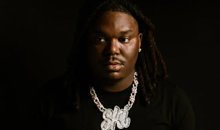 Briga em festival deixa quatro feridos; rapper Lucki aparece ensanguentado em vídeos 49 Briga em festival deixa quatro feridos; rapper Lucki aparece ensanguentado em vídeos