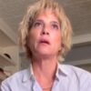 A atriz Selma Blair no vídeo em que lamenta episódio em que foi acusada de atacar membros de tripulação e tentar abrir porta de aeronave — Foto: Instagram