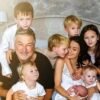 Alec Baldwin, Hilaria Baldwin e os sete filhos do casal — Foto: Reprodução/Instagram
