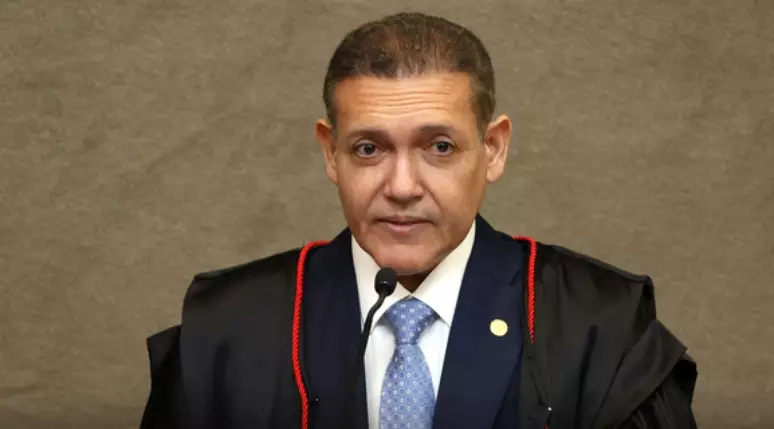 Mensagens no celular de Vorcaro citam “Kassio” e quarto reservado para ministro com "cinco meninas"