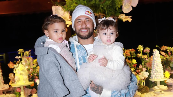 Neymar leva filhas Mavie e Helena para show do BTS em São Paulo 3 Reproduçãso/Instagram/@neymarjr