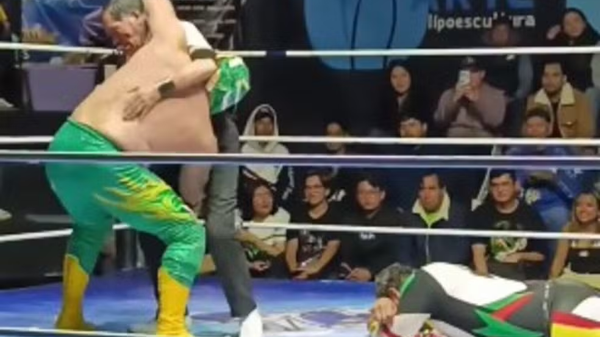 Vídeo: árbitro morre após golpe proibido durante luta livre no México; lutador é detido