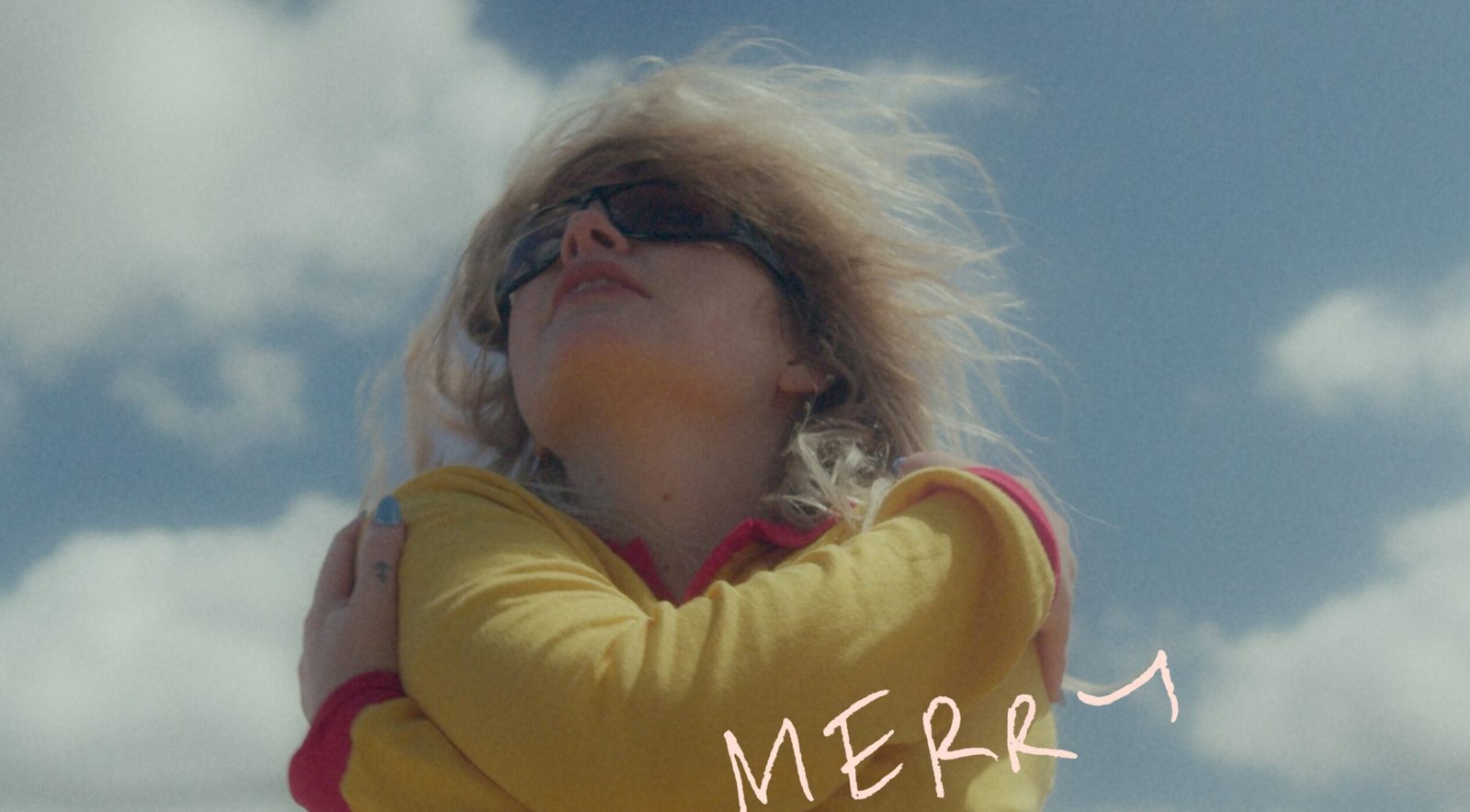 SAPPHO lança “Merry Fucking Christmas”, novo single sobre os altos e baixos do romance no Natal
