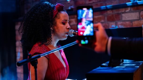 Ashley Fortes lança “Meu Segredo”, uma balada em português inspirada na música cabo-verdiana