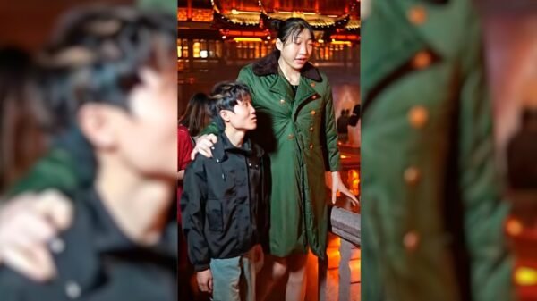 Influenciadora chinesa de 2,18 metros morre aos 26 anos após complicações de saúde 12 Influenciadora chinesa de 2,18 metros morre aos 26 anos após complicações de saúde