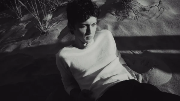 Troye Sivan lança quarto álbum de estúdio, “She’s the Best”, acompanhado do single “FF” 16 Troye Sivan lança quarto álbum de estúdio, “She’s the Best”, acompanhado do single “FF”